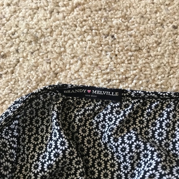 Brandy Melville floral dress with open back - Picture 3 of 4